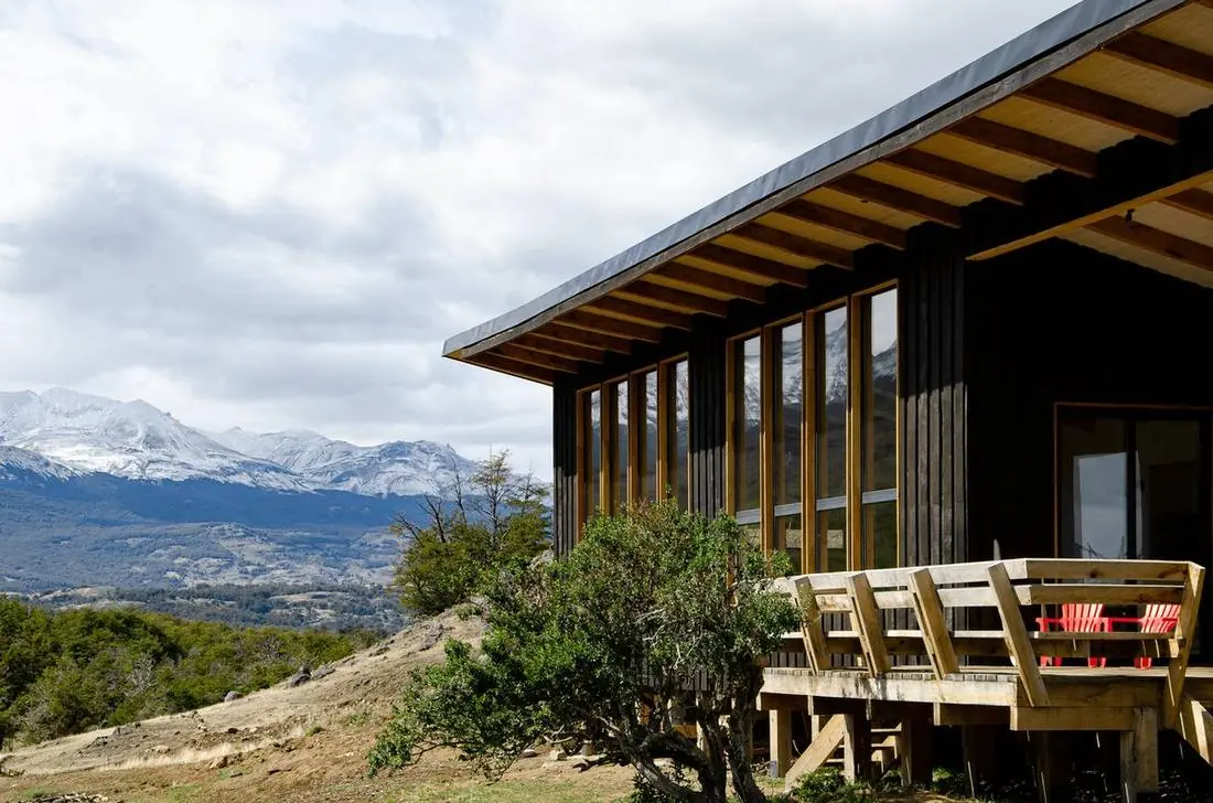 Terraza exterior con vista a las montañas