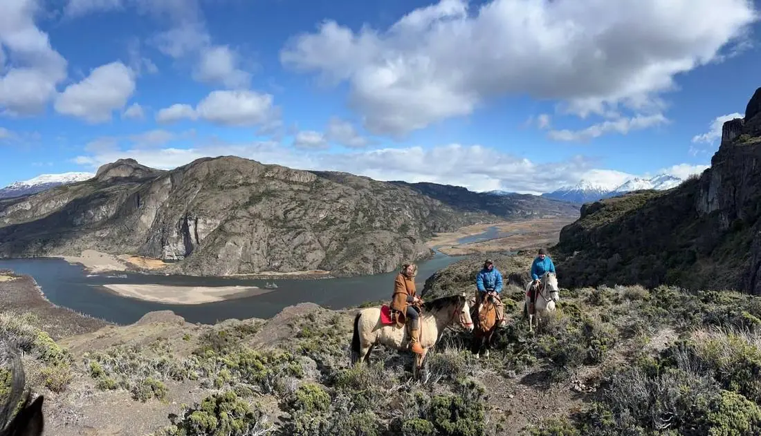 Valle verde de la Patagonia de Aysén